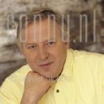 29-03-2000 Koos Alberts at studio in Amsterdam.

[keywords]Posed, Headshot, Eyecontact[/keywords]